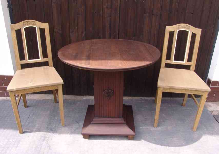 Starožitný stůl s řezbou