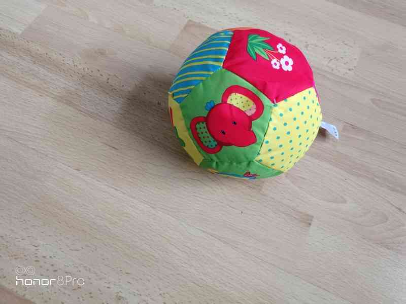 Textilní míč pro batolata (cinkací) - foto 2