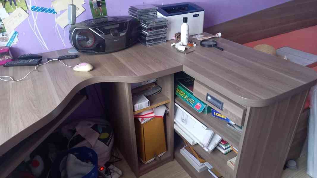Studentský stůl a postel - foto 7