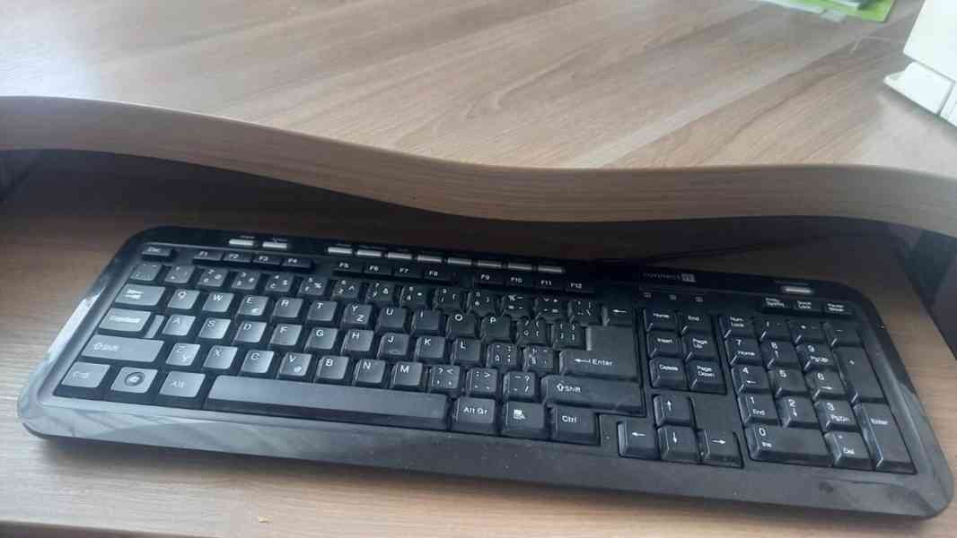 Studentský stůl a postel - foto 3