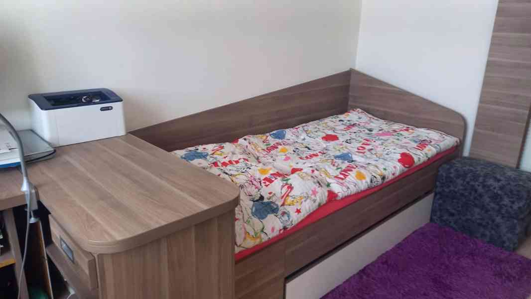 Studentský stůl a postel - foto 6