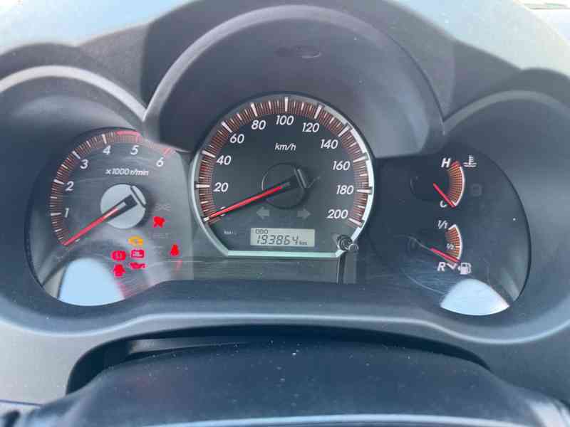Toyota Hilux Double Cab 2.5D4D 106kw - foto 4