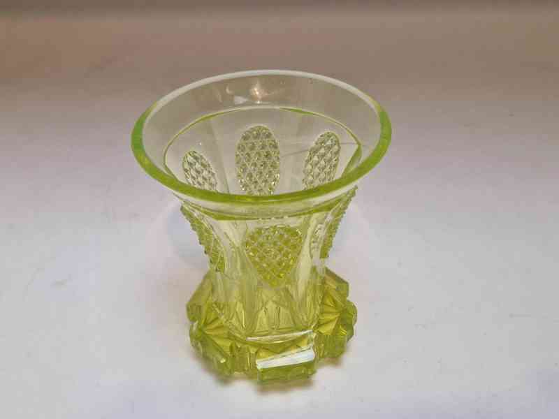 Krásná biedermeier broušená zelená Sklenice uran - foto 5