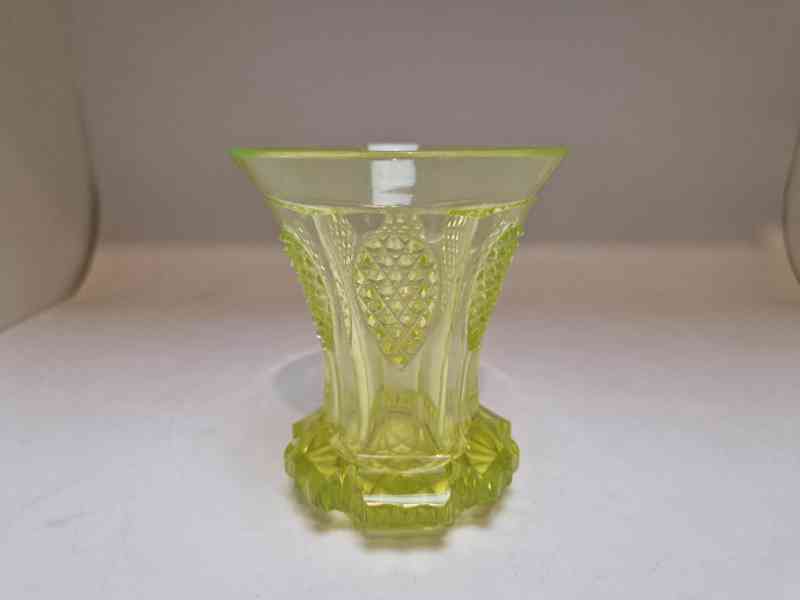 Krásná biedermeier broušená zelená Sklenice uran - foto 3