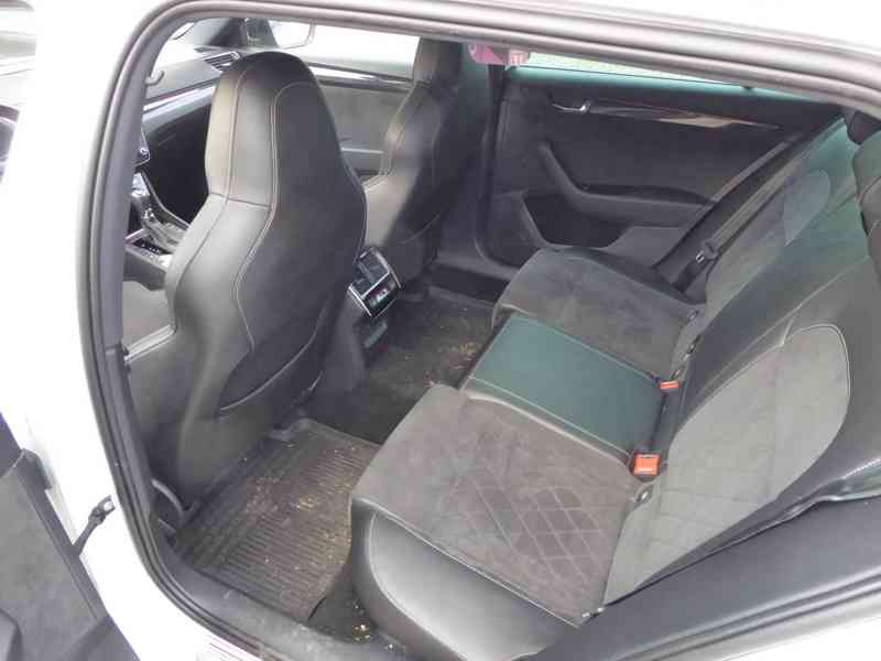 ŠKODA Superb Combi SportLine 2,0 TDI 140 kW 4x4 DSG - foto 10