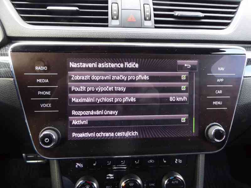 ŠKODA Superb Combi SportLine 2,0 TDI 140 kW 4x4 DSG - foto 33