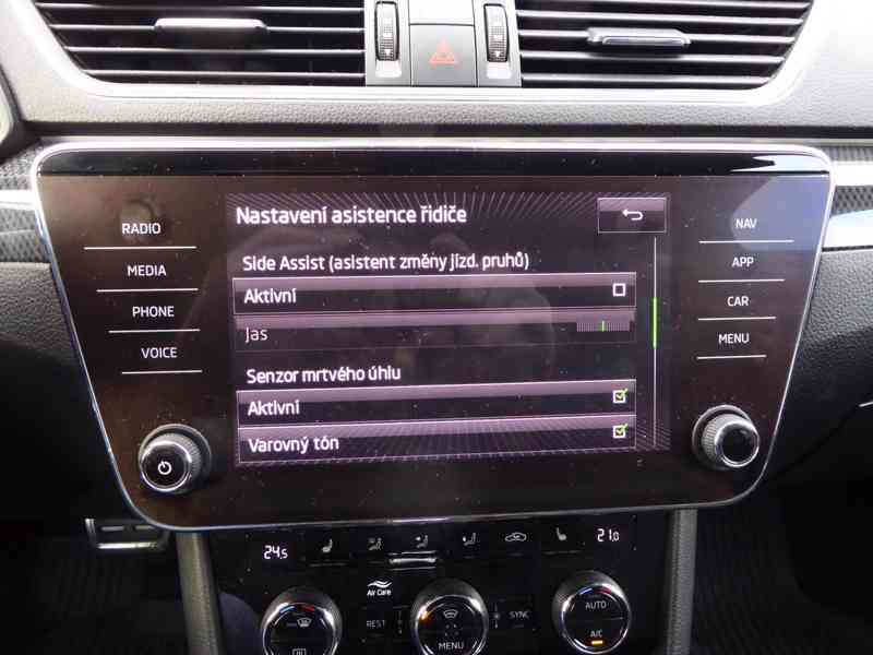 ŠKODA Superb Combi SportLine 2,0 TDI 140 kW 4x4 DSG - foto 31