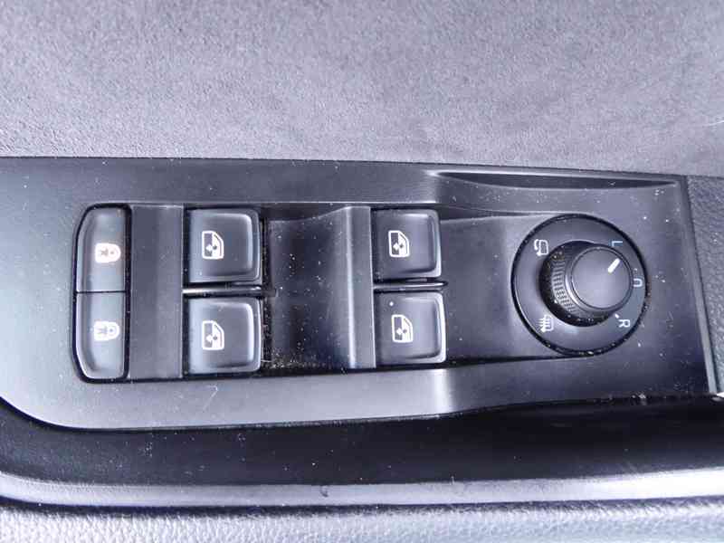 ŠKODA Superb Combi SportLine 2,0 TDI 140 kW 4x4 DSG - foto 17