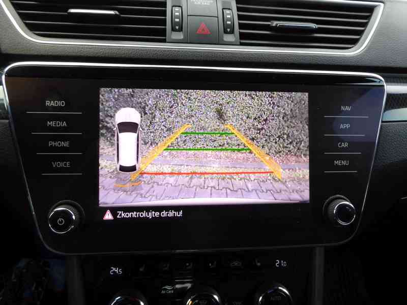 ŠKODA Superb Combi SportLine 2,0 TDI 140 kW 4x4 DSG - foto 25