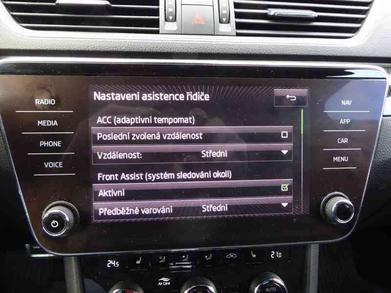 ŠKODA Superb Combi SportLine 2,0 TDI 140 kW 4x4 DSG - foto 30