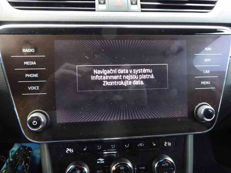 ŠKODA Superb Combi SportLine 2,0 TDI 140 kW 4x4 DSG - foto 24