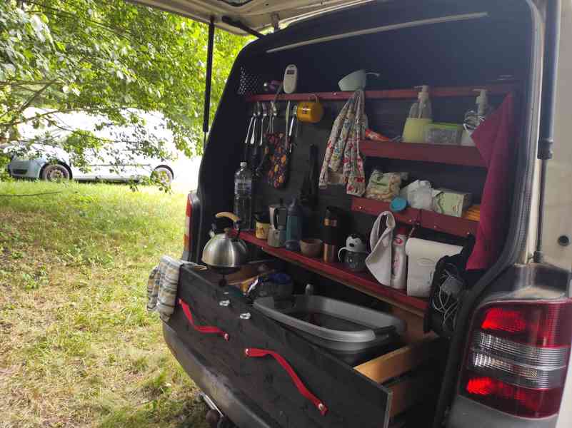VW Transporter T5 1.9 Long Van s obytnou vestavbou - foto 17