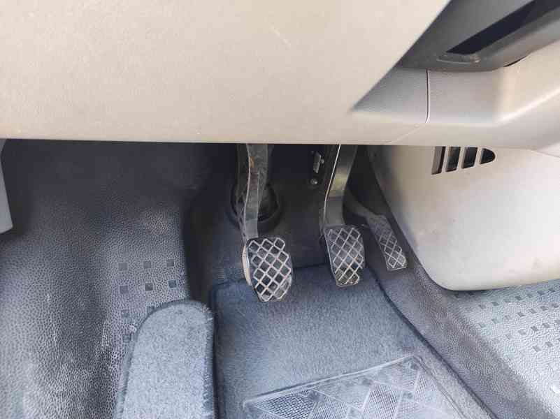 VW Transporter T5 1.9 Long Van s obytnou vestavbou - foto 15