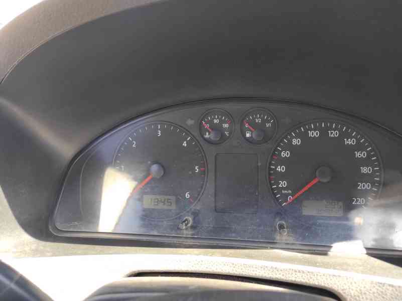 VW Transporter T5 1.9 Long Van s obytnou vestavbou - foto 14