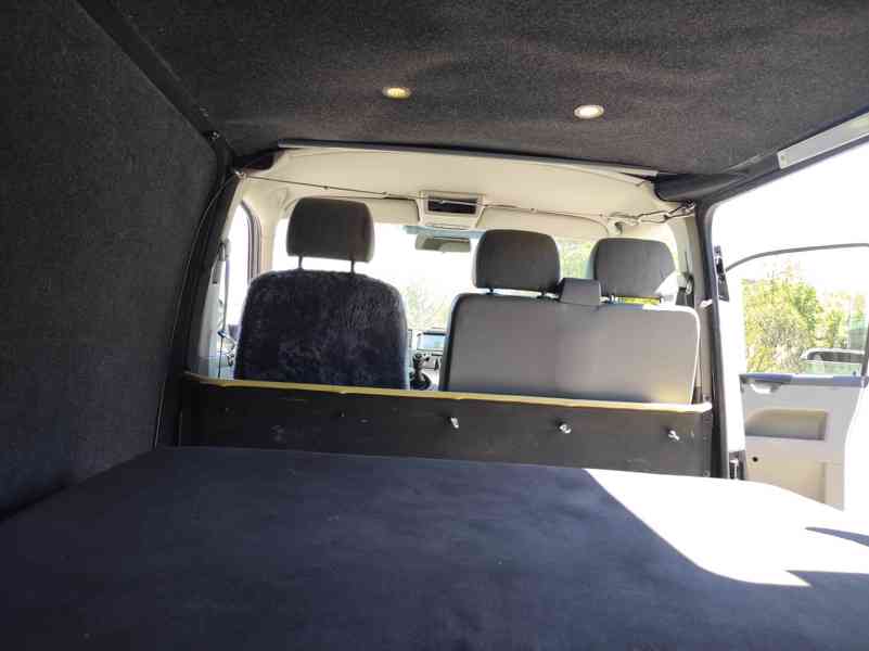 VW Transporter T5 1.9 Long Van s obytnou vestavbou - foto 9