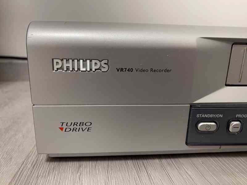 Značkový VHS videorekordér PHILIPS VR740 - foto 2