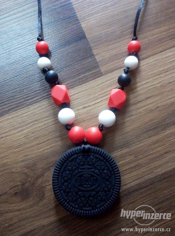 Červenobílý kojící náhrdelník s přívěskem - foto 1