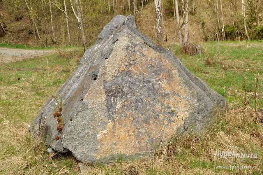 Mimořádná nabídka prodeje kamenolomu s výškovickým syenitem, Výškovice u Michalových Hor - foto 7