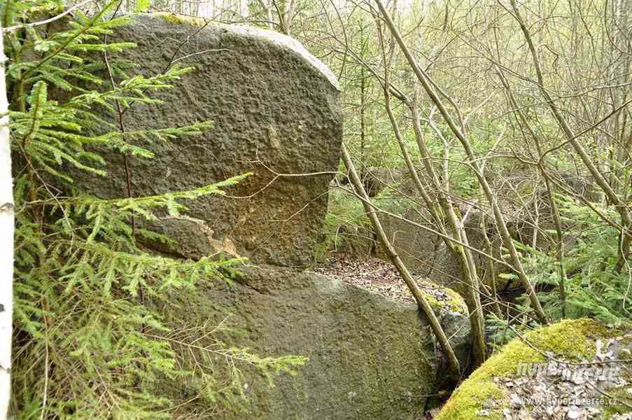 Mimořádná nabídka prodeje kamenolomu s výškovickým syenitem, Výškovice u Michalových Hor - foto 9