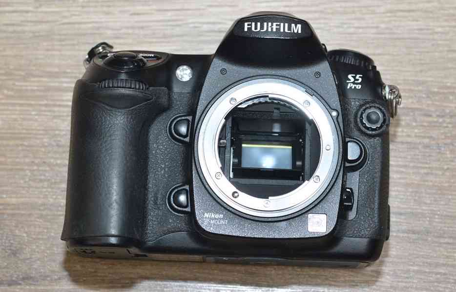 FUJIFILM FinePix S5Pro  Super CCD12.1MPix*JPEG+RAW - foto 4