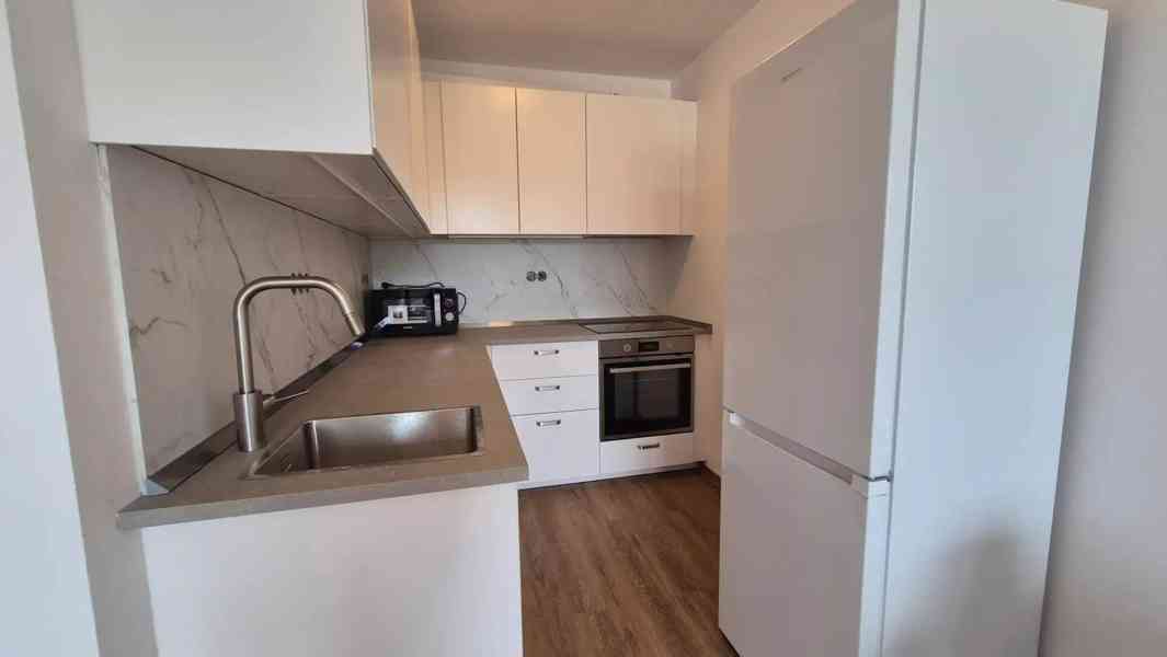 Pronájem bytu 2+kk 45 m² - foto 3