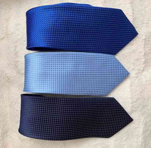 Modré kravaty, různé odstíny