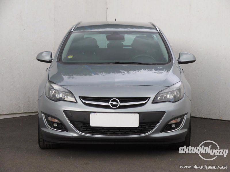 Opel Astra 2.0, nafta, r.v. 2013 - foto 7