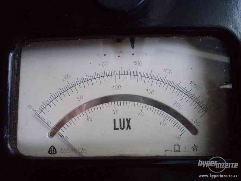 Starý měřící přístroj na světlo Lux metr - foto 3