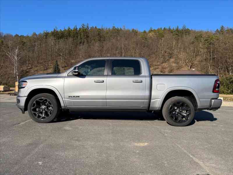 RAM 1500 5,7 V8 Limited Night Edition - foto 17