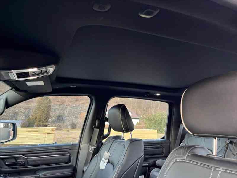 RAM 1500 5,7 V8 Limited Night Edition - foto 26