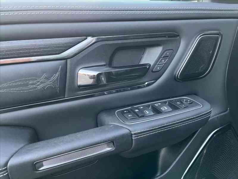 RAM 1500 5,7 V8 Limited Night Edition - foto 22
