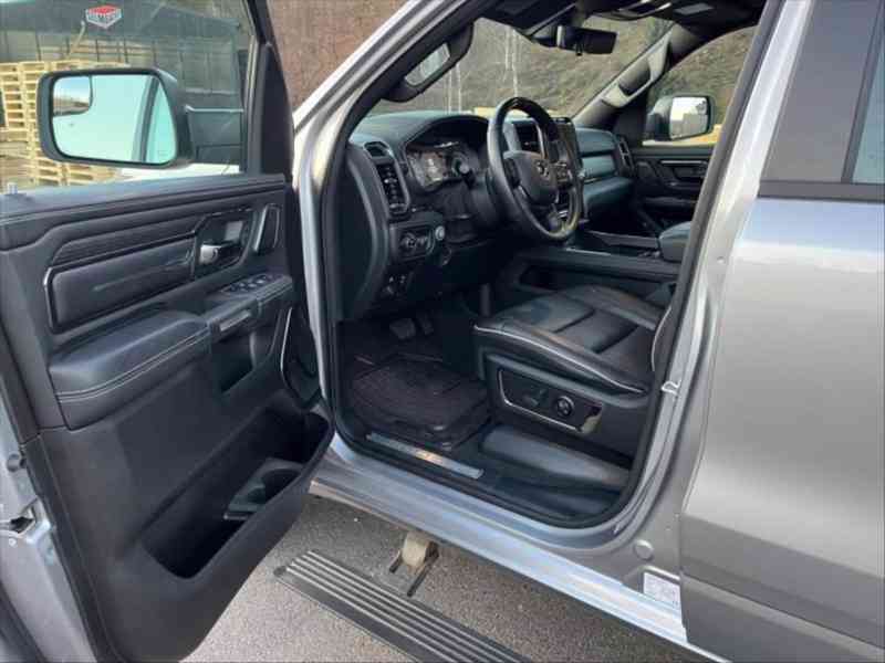 RAM 1500 5,7 V8 Limited Night Edition - foto 7