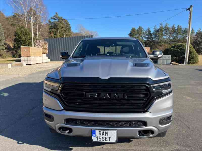 RAM 1500 5,7 V8 Limited Night Edition - foto 16