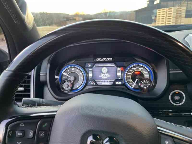 RAM 1500 5,7 V8 Limited Night Edition - foto 12