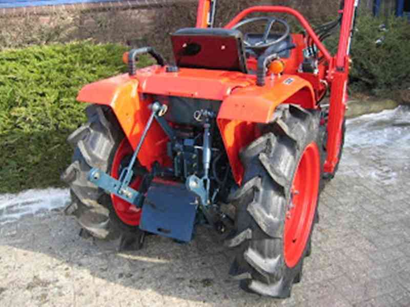 Traktor Kubota B1-17 s čelním nakladačem - foto 2