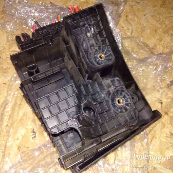 vw passat b6 b7 cc pojistkova skrin 3c0937125 - foto 5