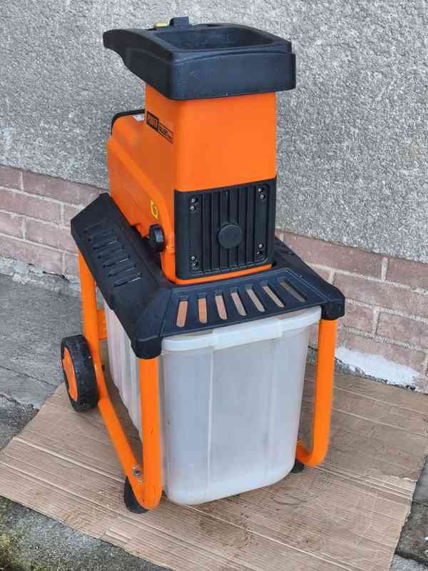 Prodám elektrický Válcový drtič Powersilent 2800 W...   - foto 3