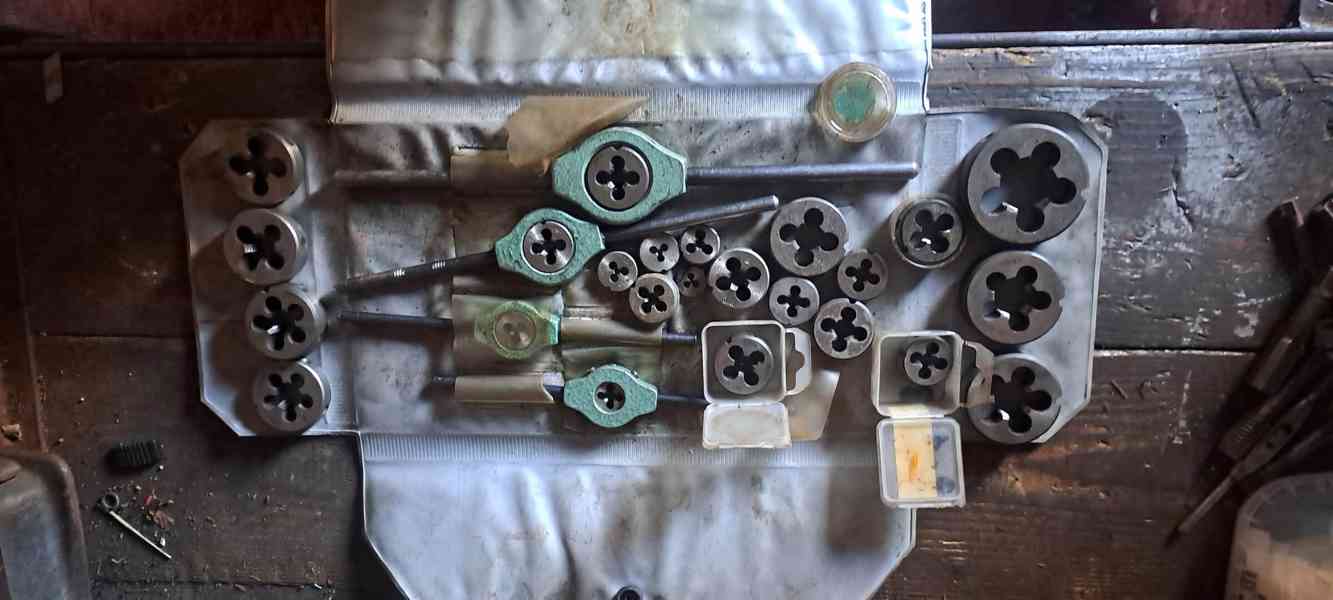 Závitníkové sady + Frézi na sedla ventilů cela sada zánovní - foto 4