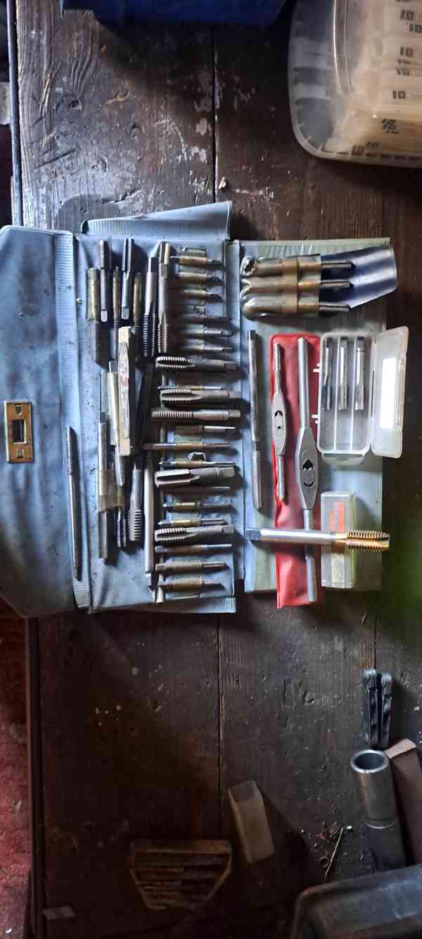 Závitníkové sady + Frézi na sedla ventilů cela sada zánovní - foto 3