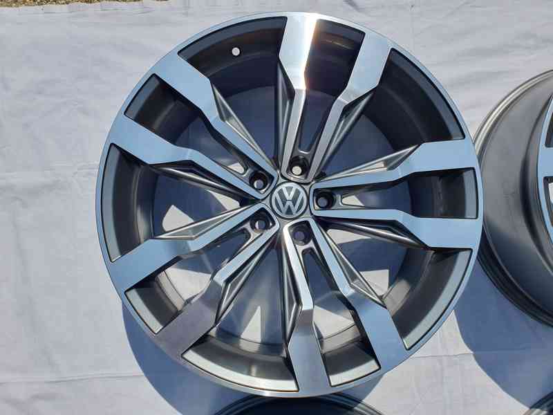 Prodám 4x alu disky 8,5J x 20, ET 38, rozteč 5 x 112 - foto 5