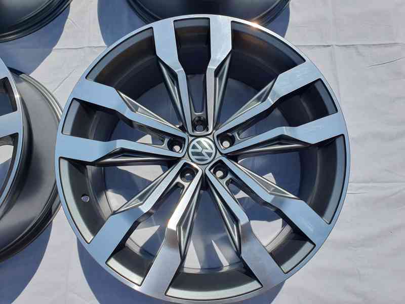 Prodám 4x alu disky 8,5J x 20, ET 38, rozteč 5 x 112 - foto 3