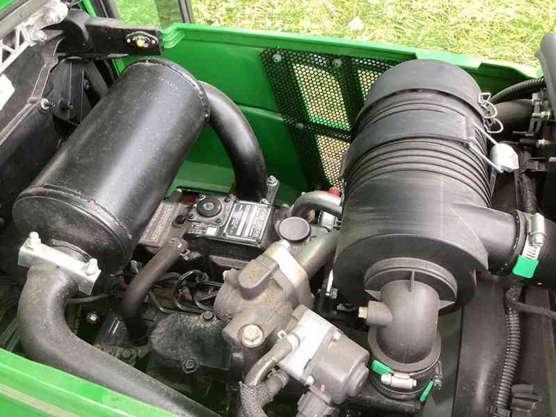 Traktor John Deere 3025E - foto 7