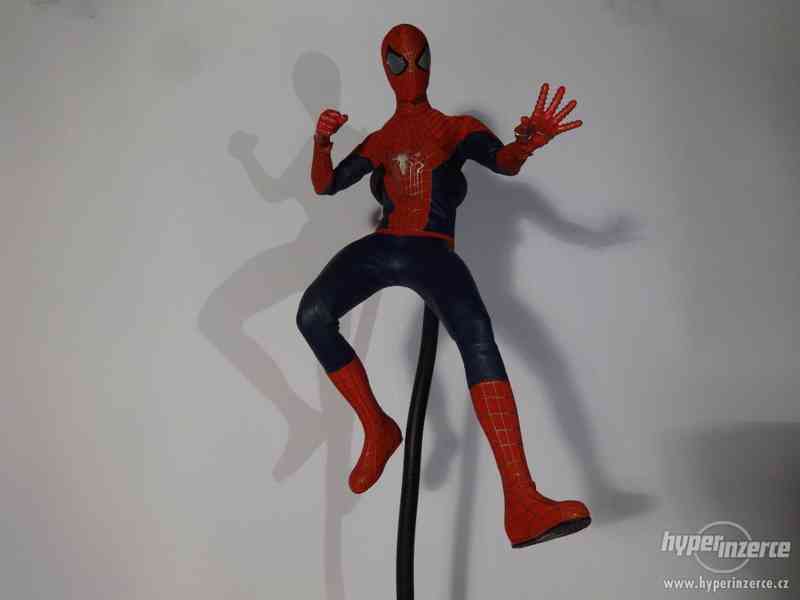 Figurky hot toys/sideshow collectibles spiderman a deadpool - foto 7
