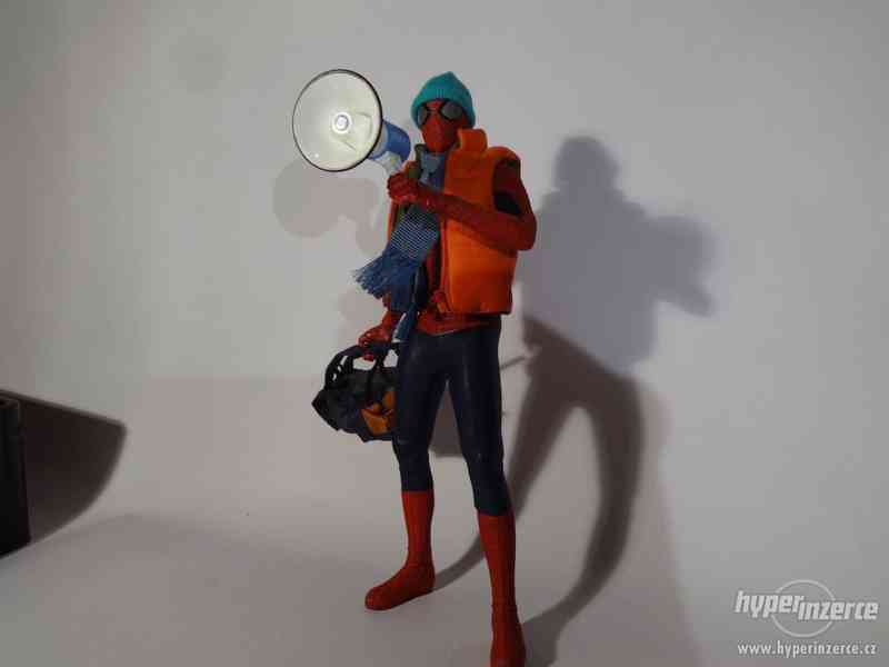 Figurky hot toys/sideshow collectibles spiderman a deadpool - foto 9