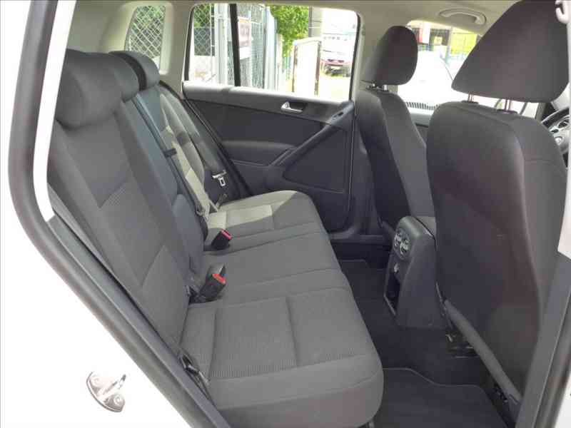 Volkswagen Tiguan 2,0 TDI SPORT, DIGI AC, 1.MAJ - foto 9