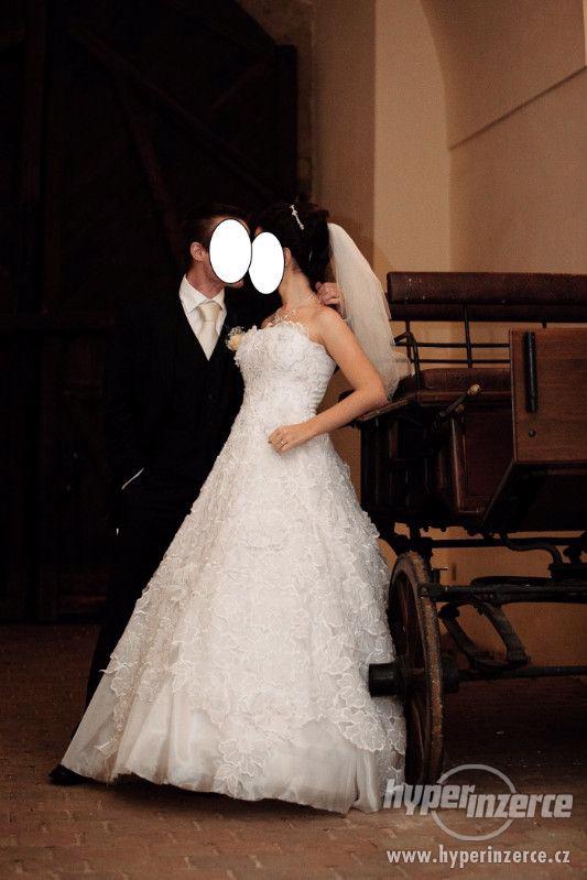 Jedinečné svatební šaty - foto 5