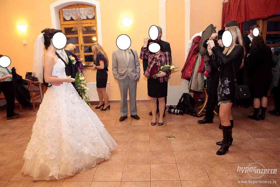 Jedinečné svatební šaty - foto 6
