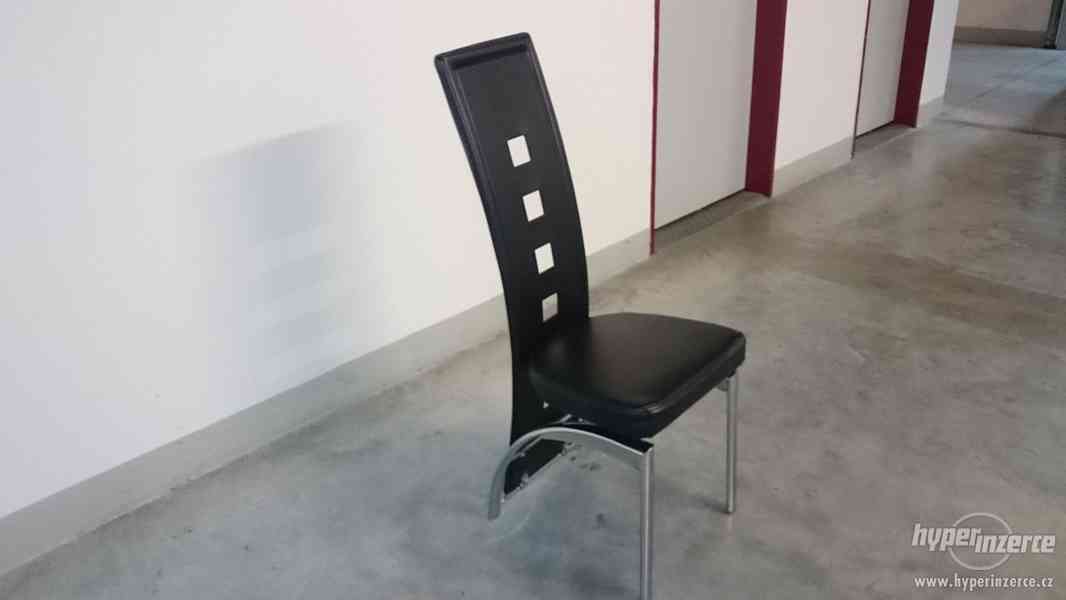 Skleněný stůl + 4 židle - foto 1