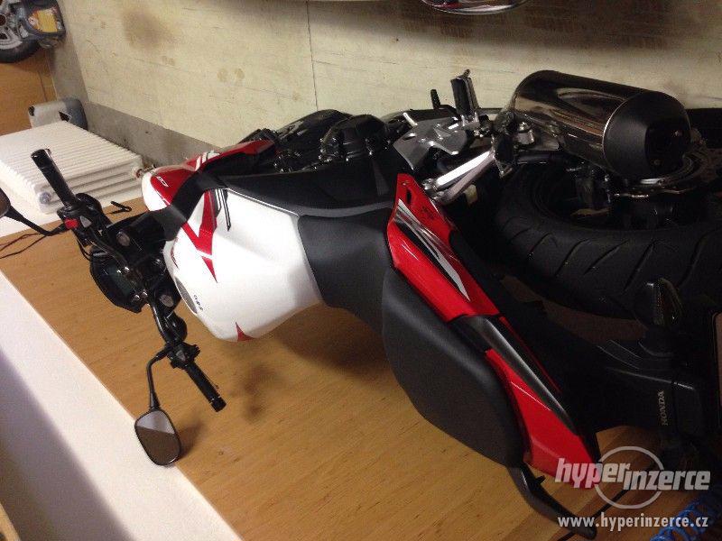 Zánovní Honda CB 500 F, najeto jen 800km, 9/2015!! - foto 3
