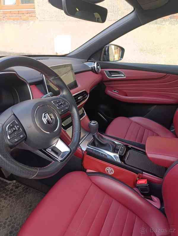 MG HS 1,5   TGI Exlusive / prosinec 2023 - foto 13